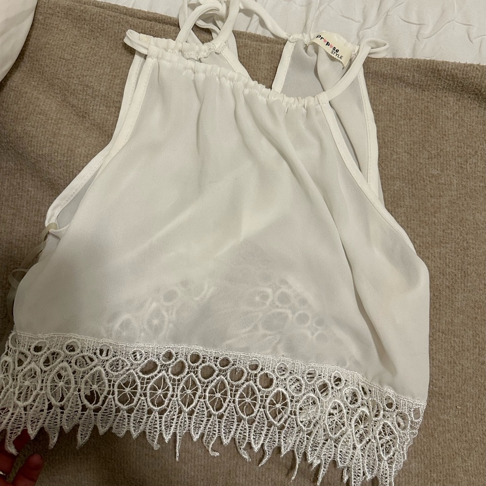 White fringe detail too